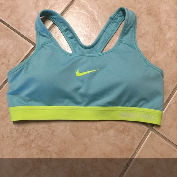 Nike sports bra - Picture 1 of 3